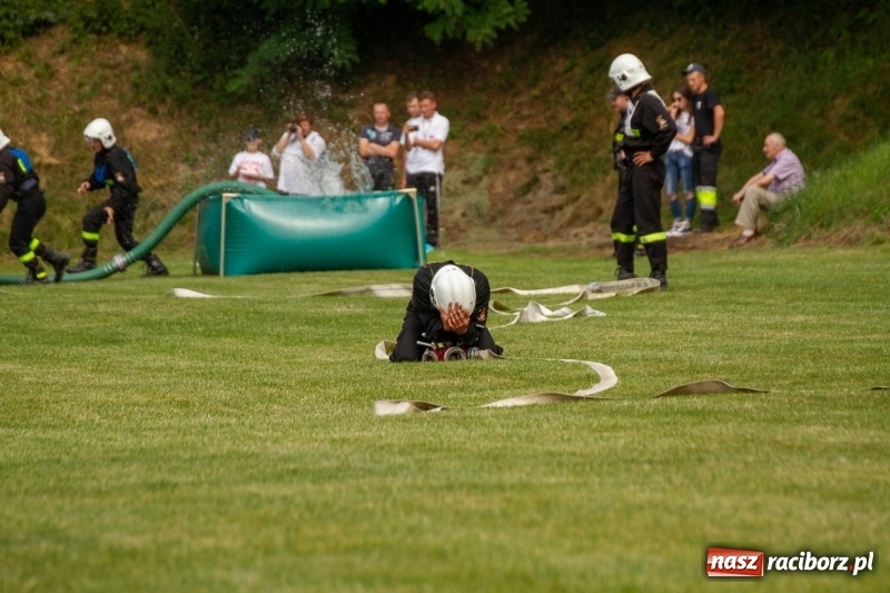 Zdjęcie w galerii na portalu naszraciborz.pl: Rudnik kontra Brzeźnica. Sztafeta zdecydowała o złocie. Brzeźnickie strażaczki najlepsze wiadomości z regionu