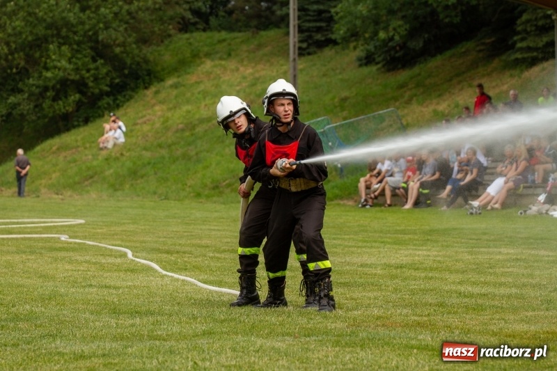 Zdjęcie w galerii na portalu naszraciborz.pl: Rudnik kontra Brzeźnica. Sztafeta zdecydowała o złocie. Brzeźnickie strażaczki najlepsze wiadomości z regionu