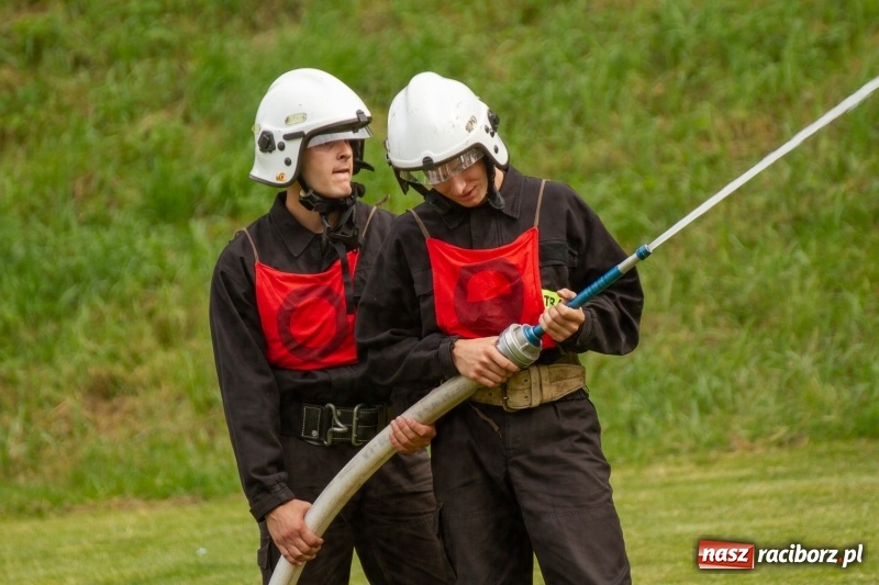 Zdjęcie w galerii na portalu naszraciborz.pl: Rudnik kontra Brzeźnica. Sztafeta zdecydowała o złocie. Brzeźnickie strażaczki najlepsze wiadomości z regionu
