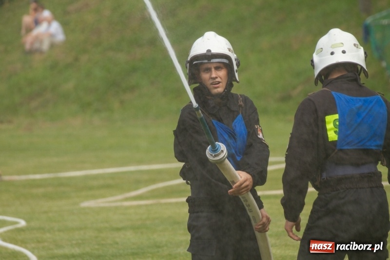 Zdjęcie w galerii na portalu naszraciborz.pl: Rudnik kontra Brzeźnica. Sztafeta zdecydowała o złocie. Brzeźnickie strażaczki najlepsze wiadomości z regionu