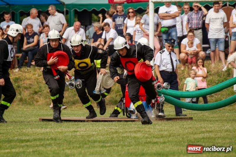 Zdjęcie w galerii na portalu naszraciborz.pl: Rudnik kontra Brzeźnica. Sztafeta zdecydowała o złocie. Brzeźnickie strażaczki najlepsze wiadomości z regionu