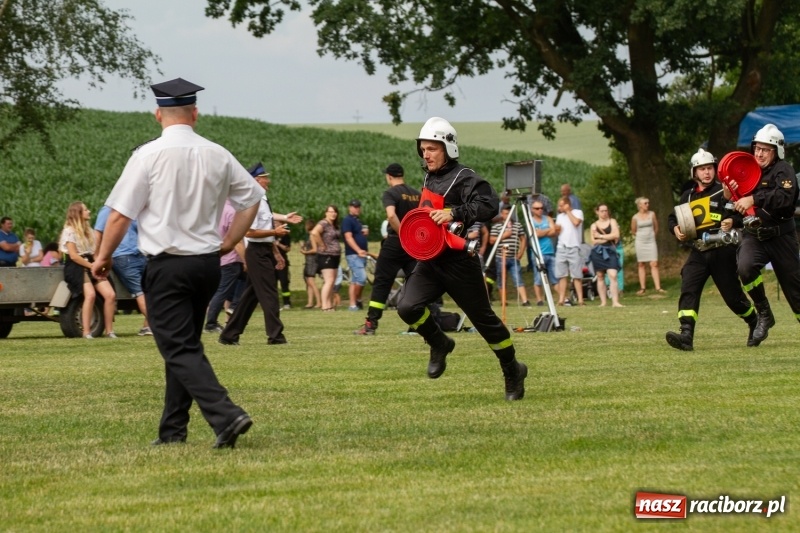 Zdjęcie w galerii na portalu naszraciborz.pl: Rudnik kontra Brzeźnica. Sztafeta zdecydowała o złocie. Brzeźnickie strażaczki najlepsze wiadomości z regionu