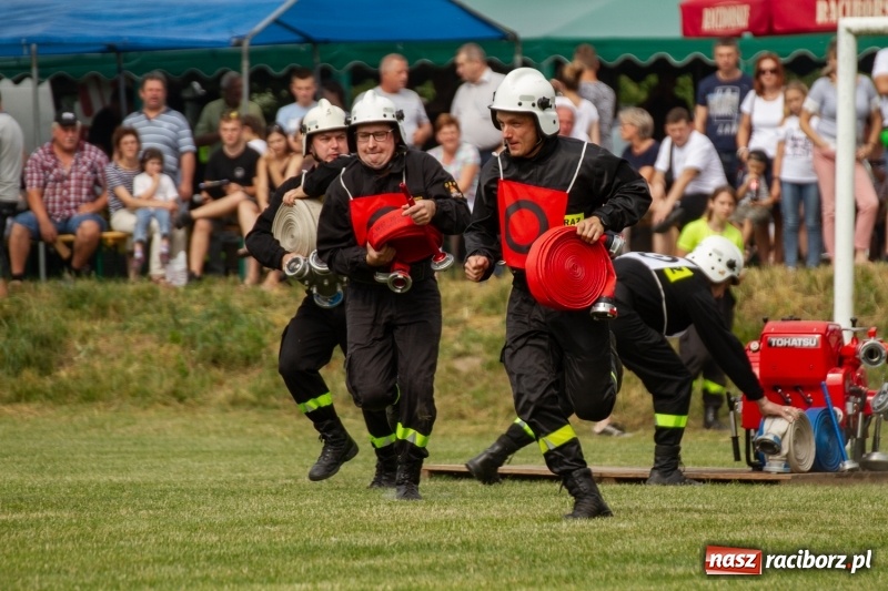 Zdjęcie w galerii na portalu naszraciborz.pl: Rudnik kontra Brzeźnica. Sztafeta zdecydowała o złocie. Brzeźnickie strażaczki najlepsze wiadomości z regionu