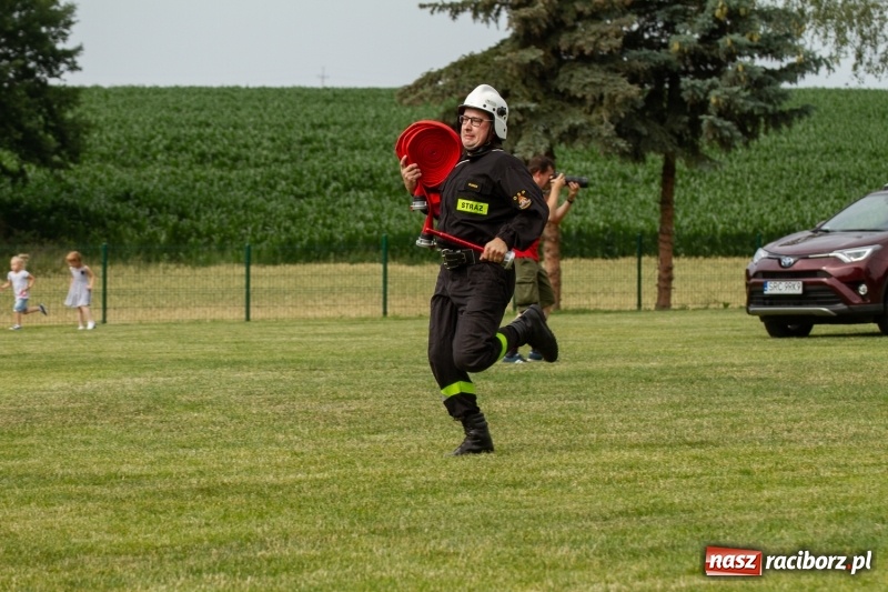 Zdjęcie w galerii na portalu naszraciborz.pl: Rudnik kontra Brzeźnica. Sztafeta zdecydowała o złocie. Brzeźnickie strażaczki najlepsze wiadomości z regionu