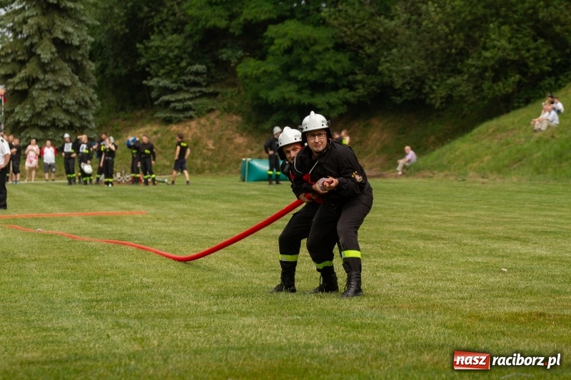Zdjęcie w galerii na portalu naszraciborz.pl: Rudnik kontra Brzeźnica. Sztafeta zdecydowała o złocie. Brzeźnickie strażaczki najlepsze wiadomości z regionu