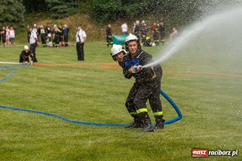 Zdjęcie w galerii na portalu naszraciborz.pl: Rudnik kontra Brzeźnica. Sztafeta zdecydowała o złocie. Brzeźnickie strażaczki najlepsze wiadomości z regionu