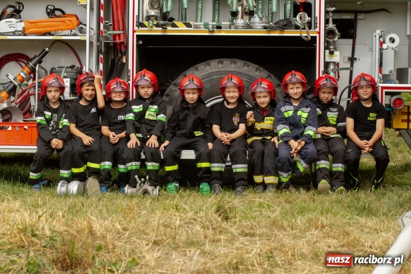 Zdjęcie w galerii na portalu naszraciborz.pl: Rudnik kontra Brzeźnica. Sztafeta zdecydowała o złocie. Brzeźnickie strażaczki najlepsze wiadomości z regionu