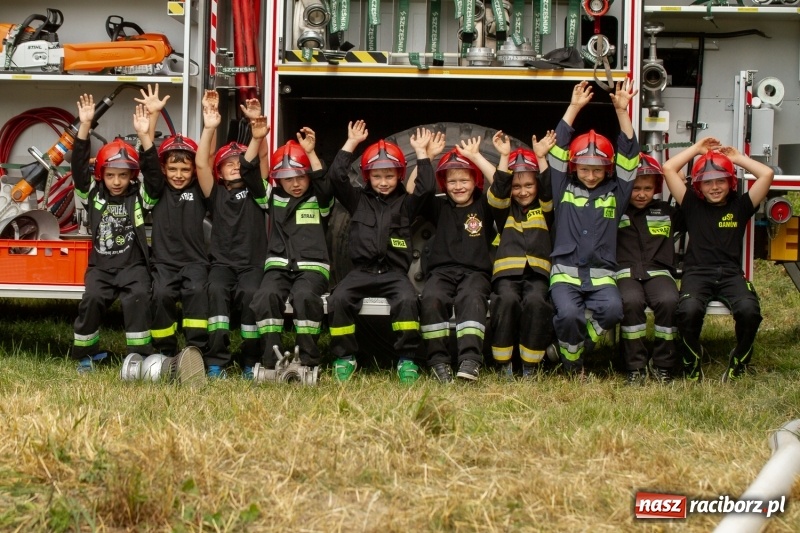 Zdjęcie w galerii na portalu naszraciborz.pl: Rudnik kontra Brzeźnica. Sztafeta zdecydowała o złocie. Brzeźnickie strażaczki najlepsze wiadomości z regionu