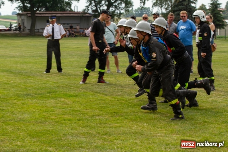 Zdjęcie w galerii na portalu naszraciborz.pl: Rudnik kontra Brzeźnica. Sztafeta zdecydowała o złocie. Brzeźnickie strażaczki najlepsze wiadomości z regionu