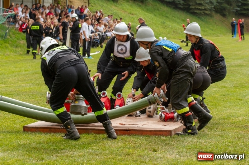 Zdjęcie w galerii na portalu naszraciborz.pl: Rudnik kontra Brzeźnica. Sztafeta zdecydowała o złocie. Brzeźnickie strażaczki najlepsze wiadomości z regionu