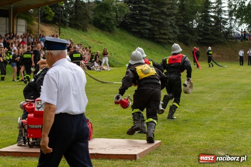Zdjęcie w galerii na portalu naszraciborz.pl: Rudnik kontra Brzeźnica. Sztafeta zdecydowała o złocie. Brzeźnickie strażaczki najlepsze wiadomości z regionu