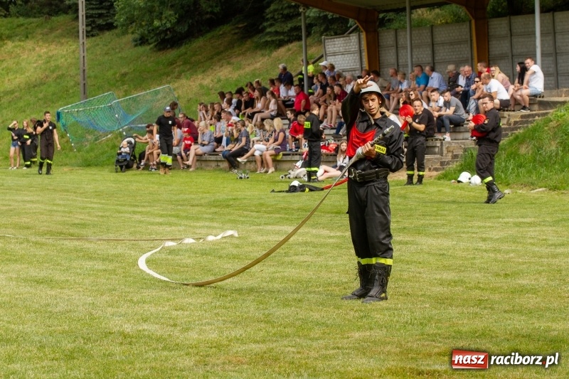 Zdjęcie w galerii na portalu naszraciborz.pl: Rudnik kontra Brzeźnica. Sztafeta zdecydowała o złocie. Brzeźnickie strażaczki najlepsze wiadomości z regionu