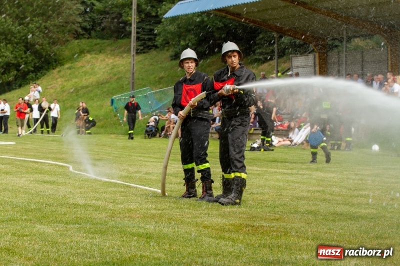 Zdjęcie w galerii na portalu naszraciborz.pl: Rudnik kontra Brzeźnica. Sztafeta zdecydowała o złocie. Brzeźnickie strażaczki najlepsze wiadomości z regionu
