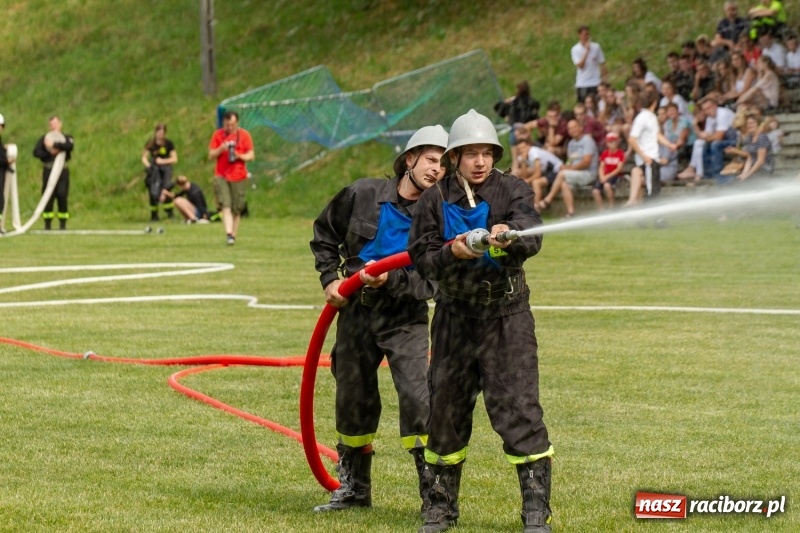 Zdjęcie w galerii na portalu naszraciborz.pl: Rudnik kontra Brzeźnica. Sztafeta zdecydowała o złocie. Brzeźnickie strażaczki najlepsze wiadomości z regionu