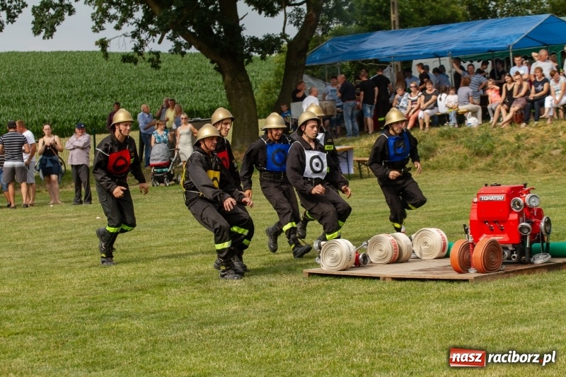Zdjęcie w galerii na portalu naszraciborz.pl: Rudnik kontra Brzeźnica. Sztafeta zdecydowała o złocie. Brzeźnickie strażaczki najlepsze wiadomości z regionu