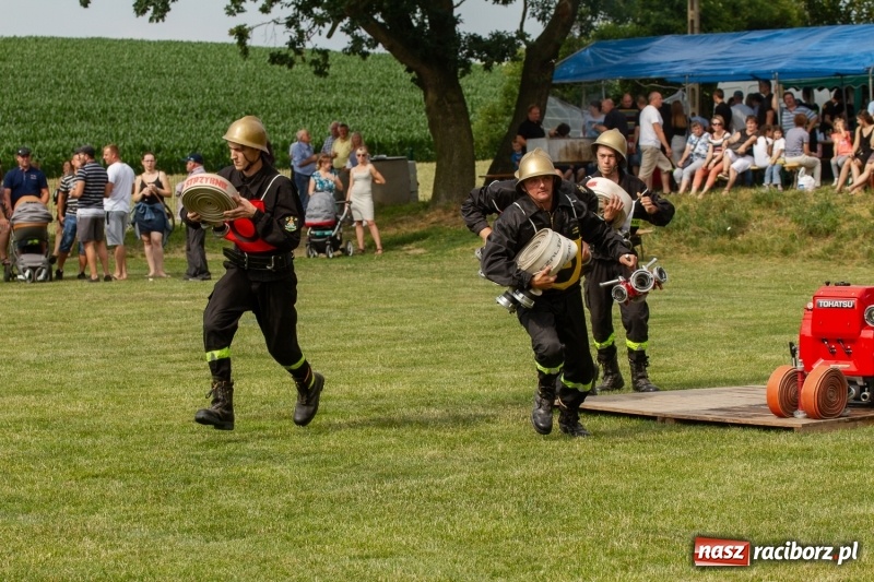 Zdjęcie w galerii na portalu naszraciborz.pl: Rudnik kontra Brzeźnica. Sztafeta zdecydowała o złocie. Brzeźnickie strażaczki najlepsze wiadomości z regionu