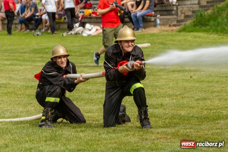 Zdjęcie w galerii na portalu naszraciborz.pl: Rudnik kontra Brzeźnica. Sztafeta zdecydowała o złocie. Brzeźnickie strażaczki najlepsze wiadomości z regionu