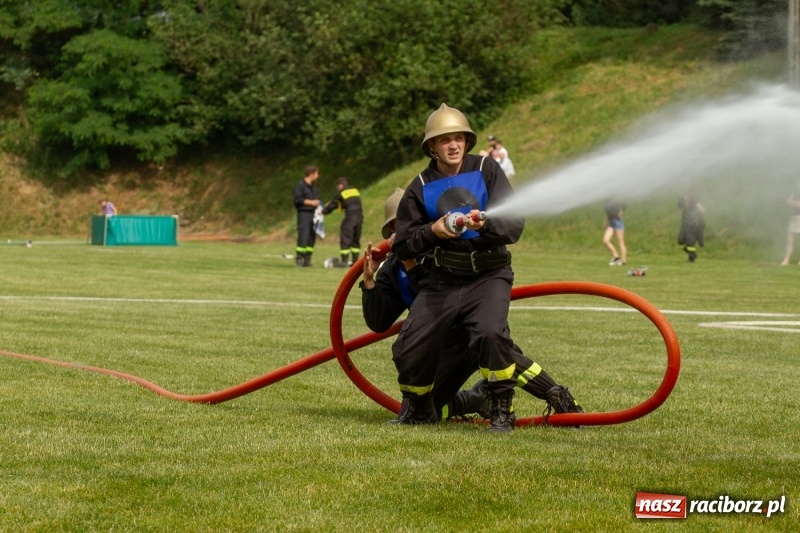 Zdjęcie w galerii na portalu naszraciborz.pl: Rudnik kontra Brzeźnica. Sztafeta zdecydowała o złocie. Brzeźnickie strażaczki najlepsze wiadomości z regionu