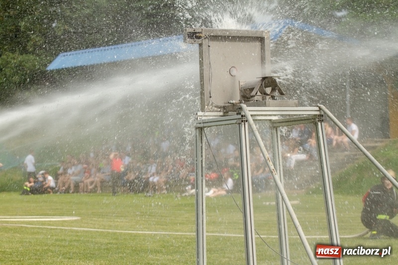 Zdjęcie w galerii na portalu naszraciborz.pl: Rudnik kontra Brzeźnica. Sztafeta zdecydowała o złocie. Brzeźnickie strażaczki najlepsze wiadomości z regionu