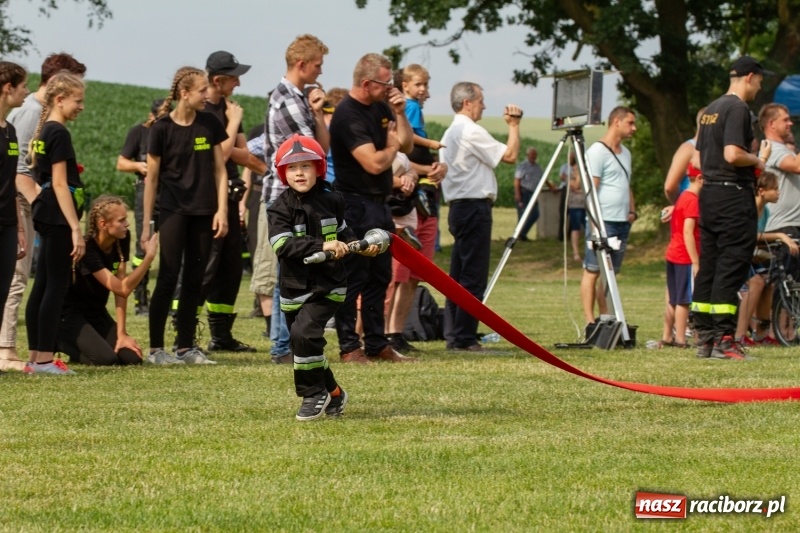 Zdjęcie w galerii na portalu naszraciborz.pl: Rudnik kontra Brzeźnica. Sztafeta zdecydowała o złocie. Brzeźnickie strażaczki najlepsze wiadomości z regionu