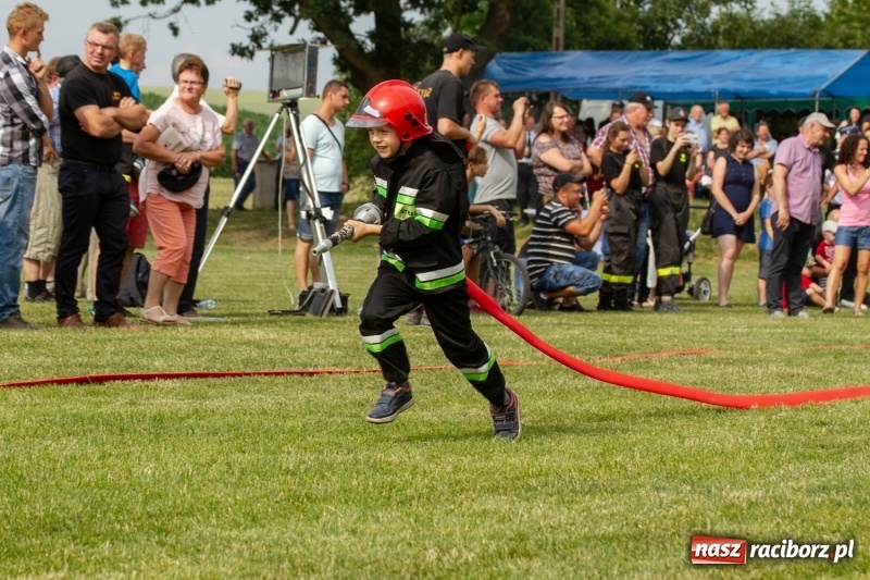 Zdjęcie w galerii na portalu naszraciborz.pl: Rudnik kontra Brzeźnica. Sztafeta zdecydowała o złocie. Brzeźnickie strażaczki najlepsze wiadomości z regionu