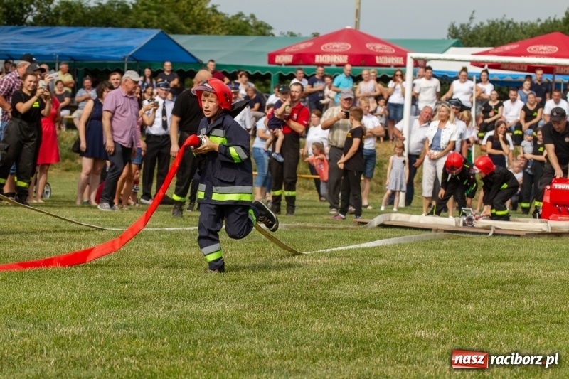 Zdjęcie w galerii na portalu naszraciborz.pl: Rudnik kontra Brzeźnica. Sztafeta zdecydowała o złocie. Brzeźnickie strażaczki najlepsze wiadomości z regionu