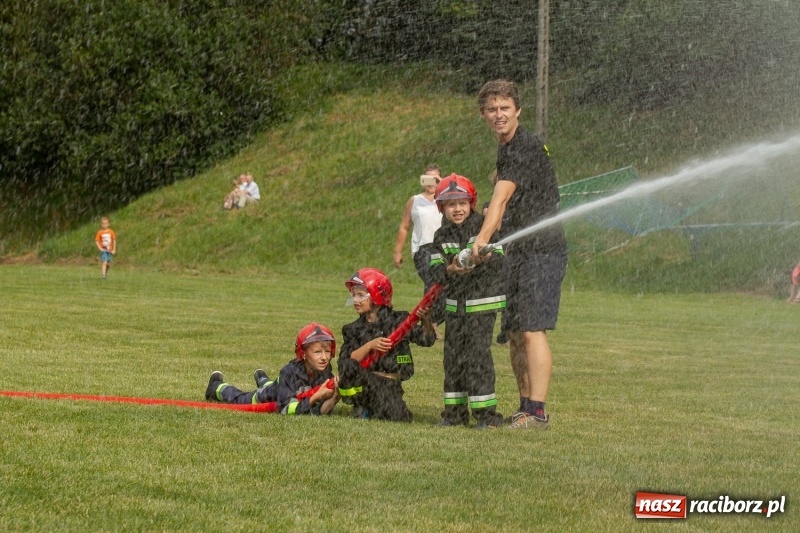 Zdjęcie w galerii na portalu naszraciborz.pl: Rudnik kontra Brzeźnica. Sztafeta zdecydowała o złocie. Brzeźnickie strażaczki najlepsze wiadomości z regionu