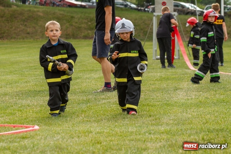 Zdjęcie w galerii na portalu naszraciborz.pl: Rudnik kontra Brzeźnica. Sztafeta zdecydowała o złocie. Brzeźnickie strażaczki najlepsze wiadomości z regionu