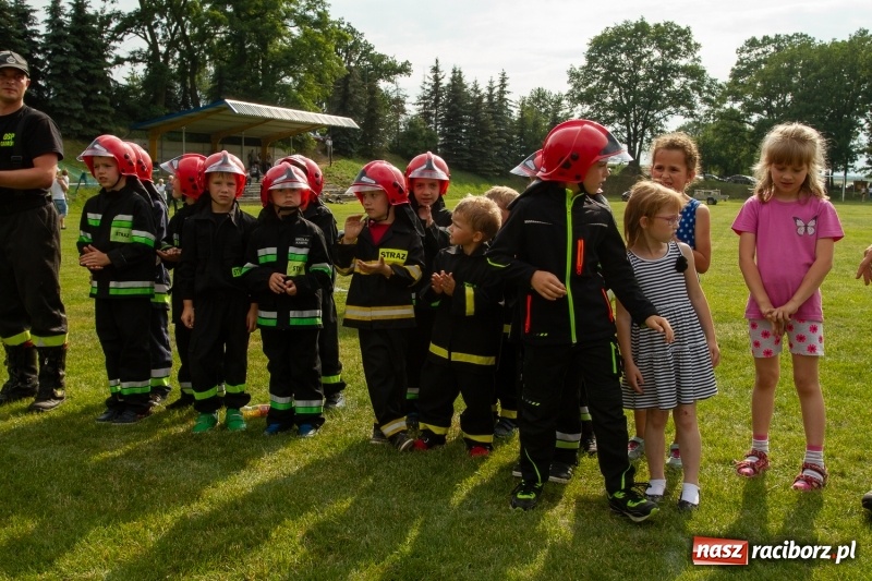 Zdjęcie w galerii na portalu naszraciborz.pl: Rudnik kontra Brzeźnica. Sztafeta zdecydowała o złocie. Brzeźnickie strażaczki najlepsze wiadomości z regionu