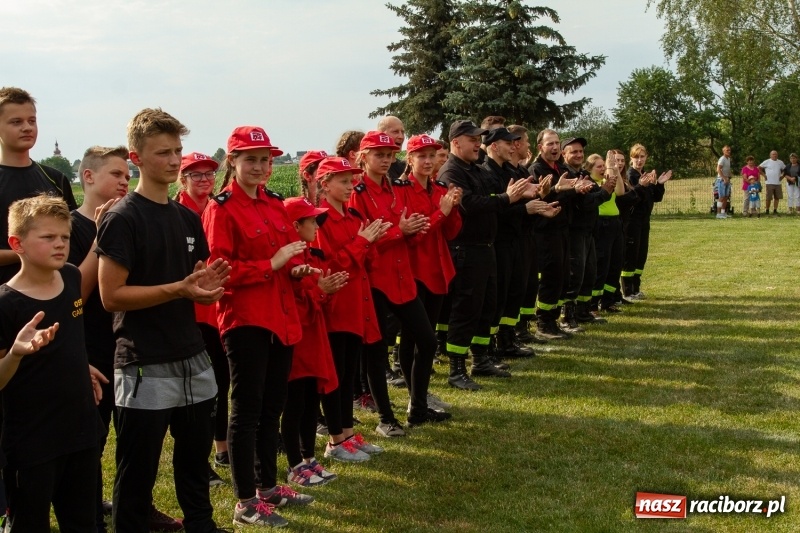 Zdjęcie w galerii na portalu naszraciborz.pl: Rudnik kontra Brzeźnica. Sztafeta zdecydowała o złocie. Brzeźnickie strażaczki najlepsze wiadomości z regionu