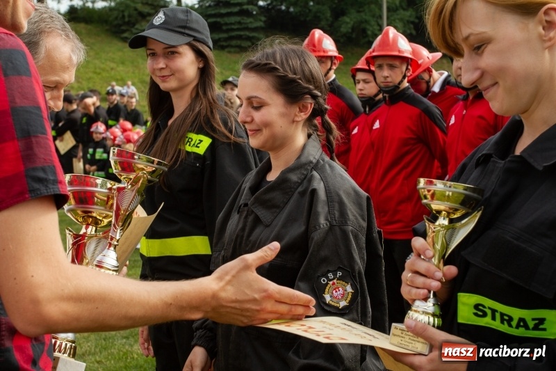 Zdjęcie w galerii na portalu naszraciborz.pl: Rudnik kontra Brzeźnica. Sztafeta zdecydowała o złocie. Brzeźnickie strażaczki najlepsze wiadomości z regionu