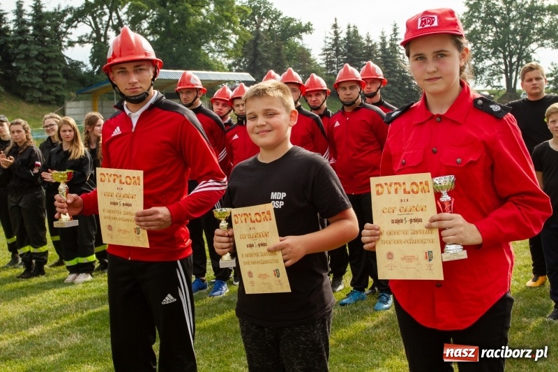Zdjęcie w galerii na portalu naszraciborz.pl: Rudnik kontra Brzeźnica. Sztafeta zdecydowała o złocie. Brzeźnickie strażaczki najlepsze wiadomości z regionu