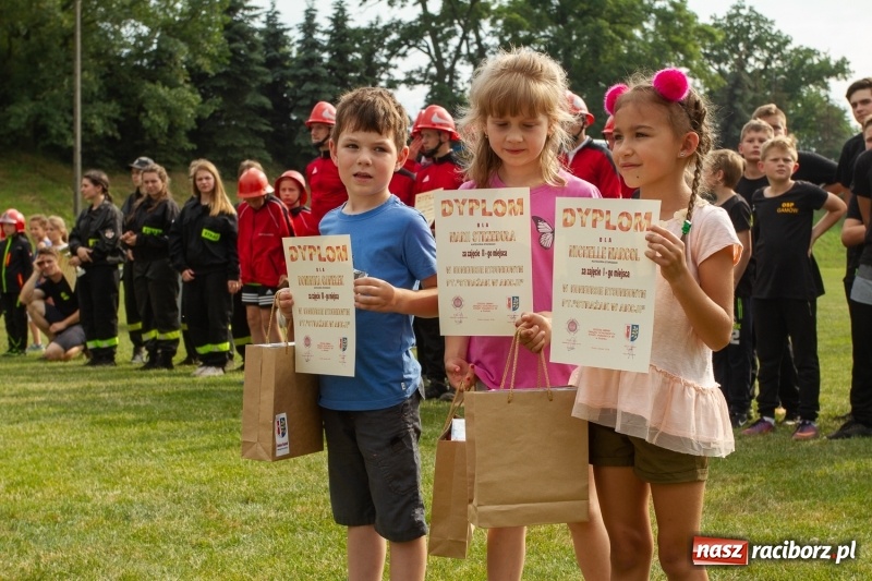 Zdjęcie w galerii na portalu naszraciborz.pl: Rudnik kontra Brzeźnica. Sztafeta zdecydowała o złocie. Brzeźnickie strażaczki najlepsze wiadomości z regionu