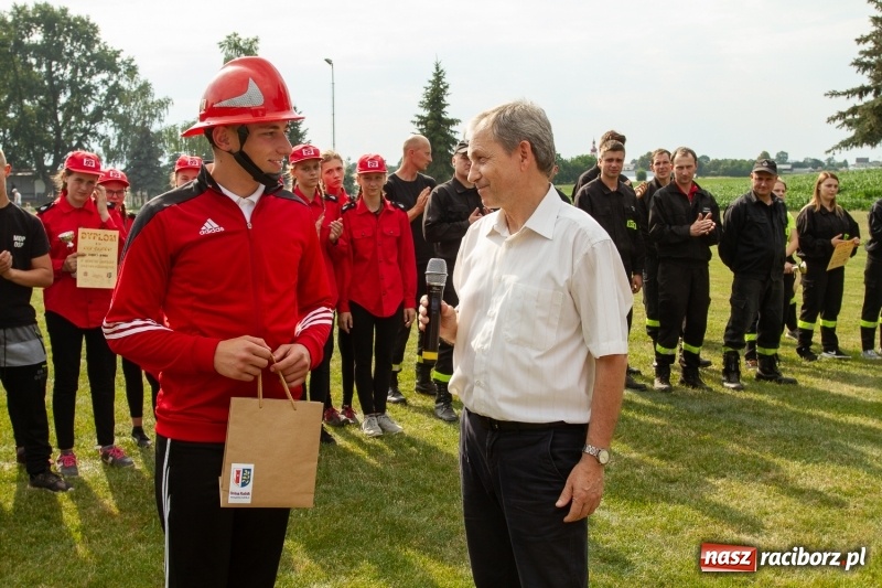 Zdjęcie w galerii na portalu naszraciborz.pl: Rudnik kontra Brzeźnica. Sztafeta zdecydowała o złocie. Brzeźnickie strażaczki najlepsze wiadomości z regionu