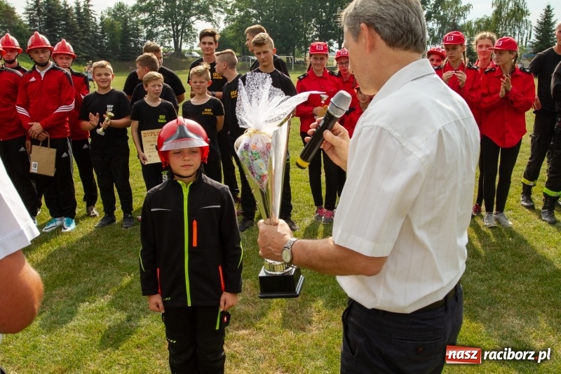 Zdjęcie w galerii na portalu naszraciborz.pl: Rudnik kontra Brzeźnica. Sztafeta zdecydowała o złocie. Brzeźnickie strażaczki najlepsze wiadomości z regionu