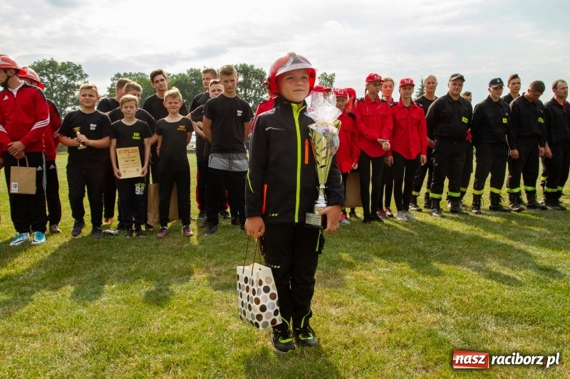 Zdjęcie w galerii na portalu naszraciborz.pl: Rudnik kontra Brzeźnica. Sztafeta zdecydowała o złocie. Brzeźnickie strażaczki najlepsze wiadomości z regionu