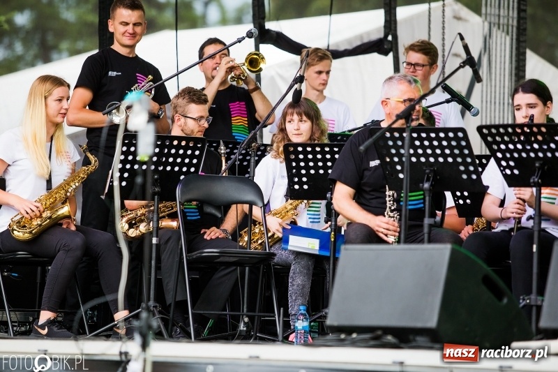 Zdjęcie w galerii na portalu naszraciborz.pl: Była moc! Orkiestra Plania i The Chance, Big Band PSM i chór z Wodzisławia Śl.  wiadomości z regionu