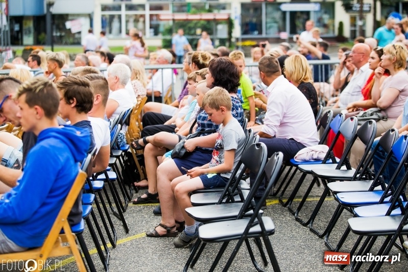 Zdjęcie w galerii na portalu naszraciborz.pl: Była moc! Orkiestra Plania i The Chance, Big Band PSM i chór z Wodzisławia Śl.  wiadomości z regionu