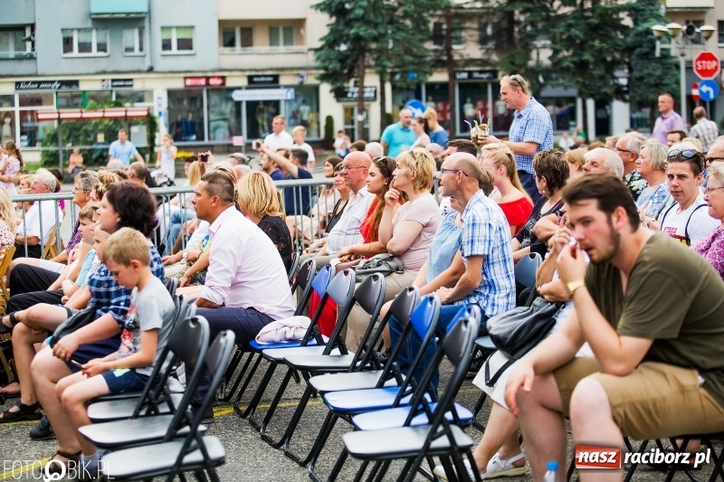 Zdjęcie w galerii na portalu naszraciborz.pl: Była moc! Orkiestra Plania i The Chance, Big Band PSM i chór z Wodzisławia Śl.  wiadomości z regionu