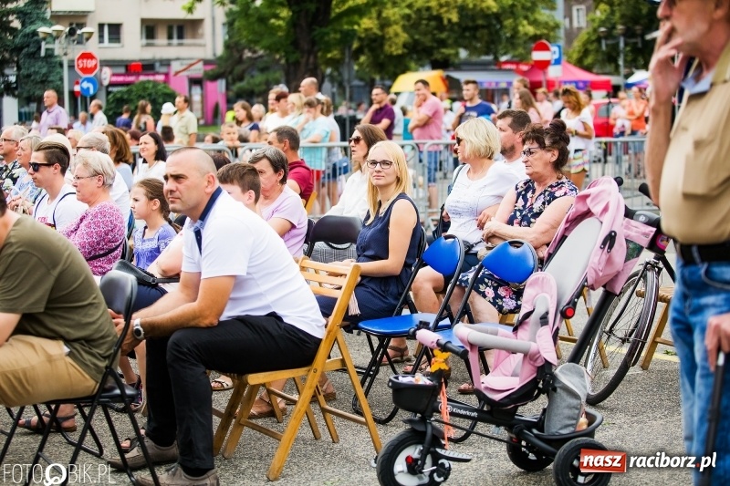 Zdjęcie w galerii na portalu naszraciborz.pl: Była moc! Orkiestra Plania i The Chance, Big Band PSM i chór z Wodzisławia Śl.  wiadomości z regionu