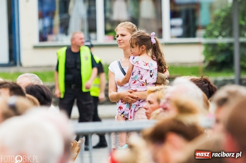 Zdjęcie w galerii na portalu naszraciborz.pl: Była moc! Orkiestra Plania i The Chance, Big Band PSM i chór z Wodzisławia Śl.  wiadomości z regionu