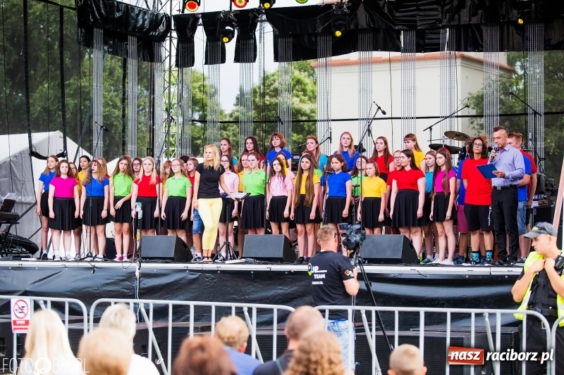 Zdjęcie w galerii na portalu naszraciborz.pl: Była moc! Orkiestra Plania i The Chance, Big Band PSM i chór z Wodzisławia Śl.  wiadomości z regionu