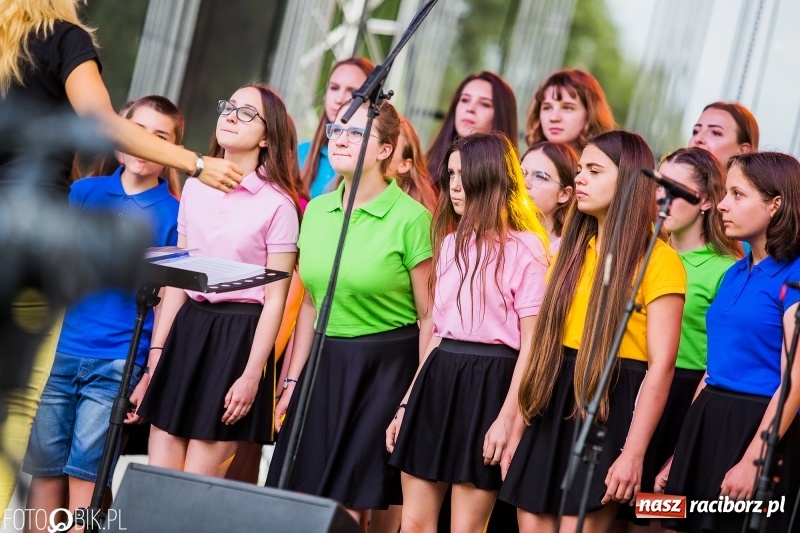 Zdjęcie w galerii na portalu naszraciborz.pl: Była moc! Orkiestra Plania i The Chance, Big Band PSM i chór z Wodzisławia Śl.  wiadomości z regionu