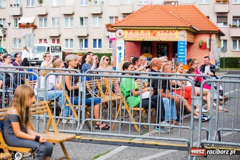 Zdjęcie w galerii na portalu naszraciborz.pl: Była moc! Orkiestra Plania i The Chance, Big Band PSM i chór z Wodzisławia Śl.  wiadomości z regionu