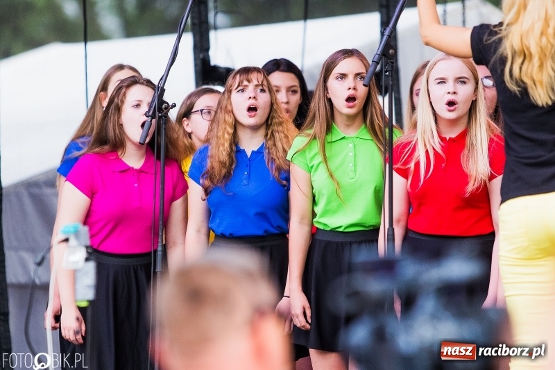 Zdjęcie w galerii na portalu naszraciborz.pl: Była moc! Orkiestra Plania i The Chance, Big Band PSM i chór z Wodzisławia Śl.  wiadomości z regionu