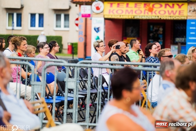 Zdjęcie w galerii na portalu naszraciborz.pl: Była moc! Orkiestra Plania i The Chance, Big Band PSM i chór z Wodzisławia Śl.  wiadomości z regionu