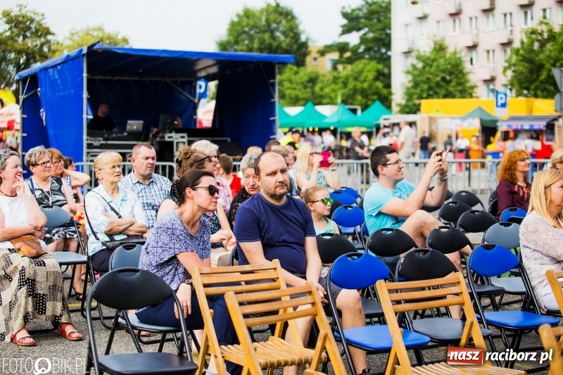 Zdjęcie w galerii na portalu naszraciborz.pl: Była moc! Orkiestra Plania i The Chance, Big Band PSM i chór z Wodzisławia Śl.  wiadomości z regionu