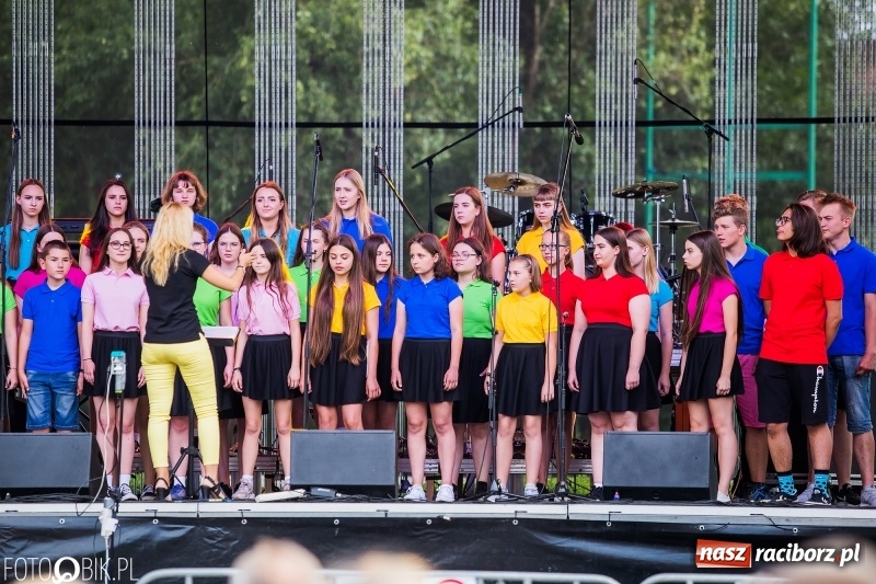 Zdjęcie w galerii na portalu naszraciborz.pl: Była moc! Orkiestra Plania i The Chance, Big Band PSM i chór z Wodzisławia Śl.  wiadomości z regionu