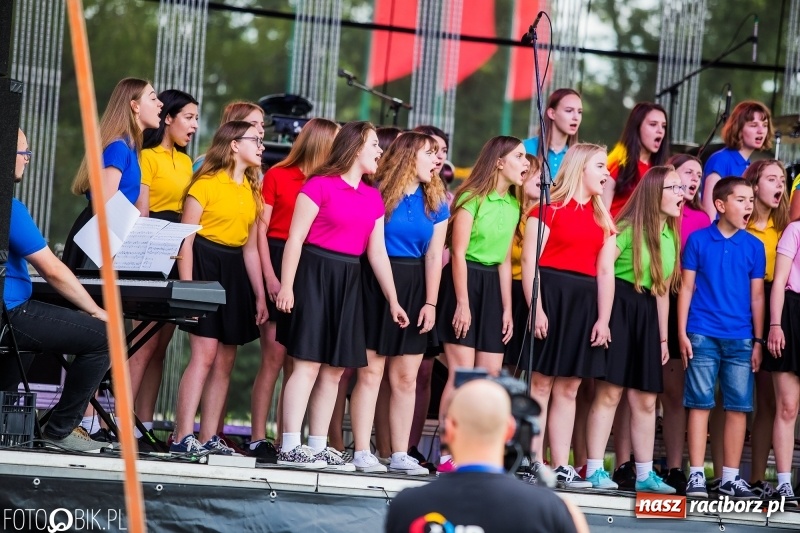 Zdjęcie w galerii na portalu naszraciborz.pl: Była moc! Orkiestra Plania i The Chance, Big Band PSM i chór z Wodzisławia Śl.  wiadomości z regionu
