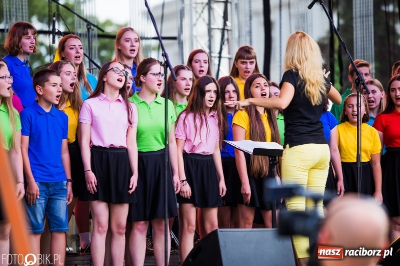 Zdjęcie w galerii na portalu naszraciborz.pl: Była moc! Orkiestra Plania i The Chance, Big Band PSM i chór z Wodzisławia Śl.  wiadomości z regionu
